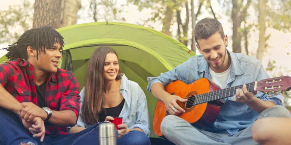 Combien coûte un emplacement de tente dans un camping ? 
